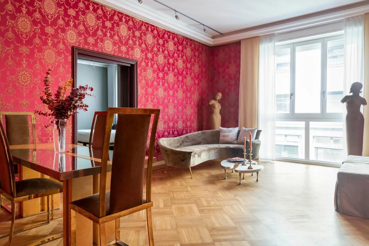 Elegance Home In Downtown Milan Italy