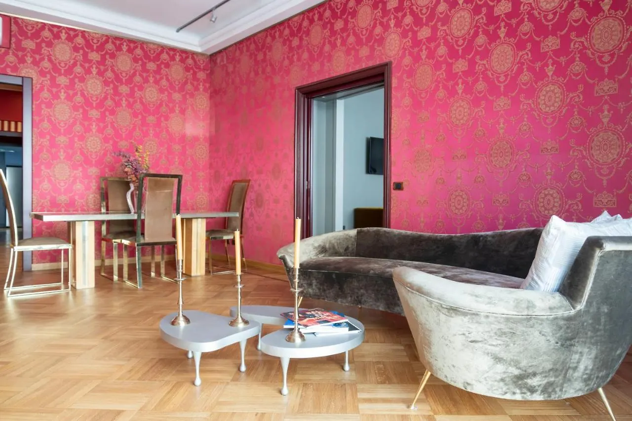 Elegance Home In Downtown Milan Italy