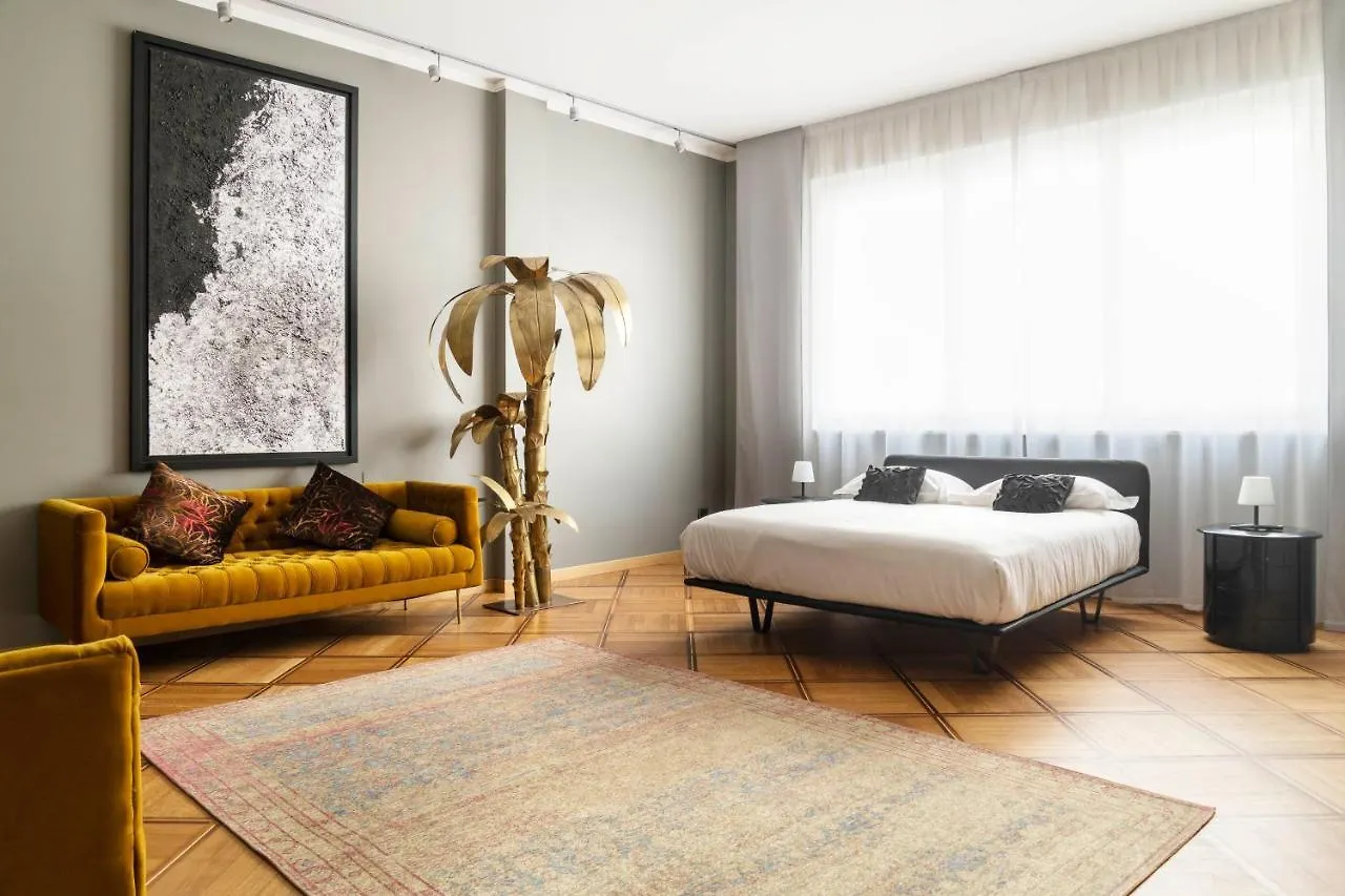 Elegance Home In Downtown Milan contacts